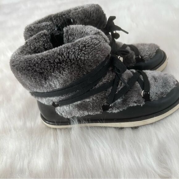 Stuart Weitzman Ariana Snowboot  - Picture 12 of 14